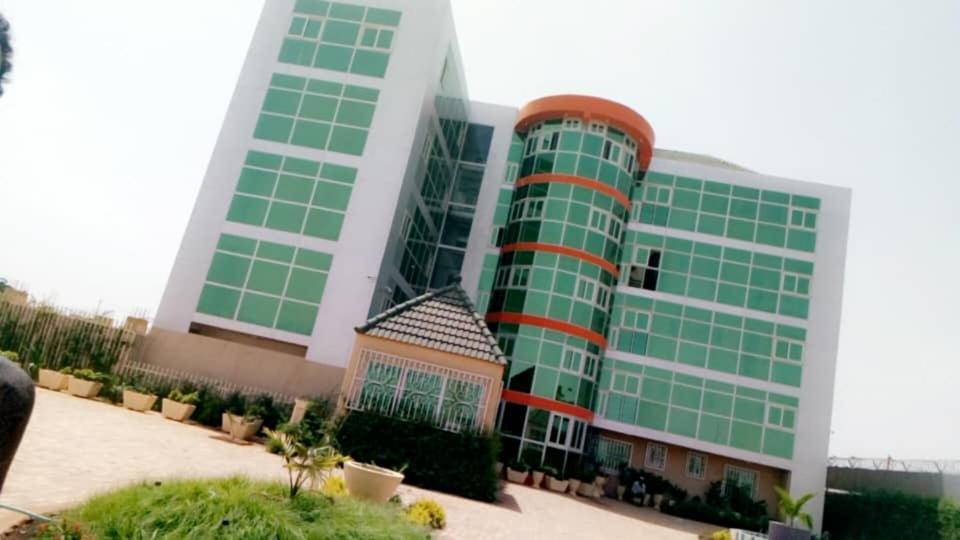 Hotel Univers 3 Aeroport Luxe نيامي المظهر الخارجي الصورة